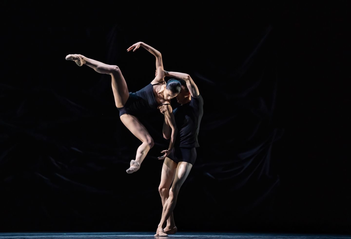 Nacho Duato’s White Darkness, Photo by Nicholas Mackay